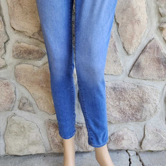 SO | Medium Wash Jegging (Pics make item look brighter blue than they are) - Picture 6 of 12